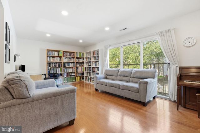 3695 PERSIMMON CIR, Fairfax, VA 22031