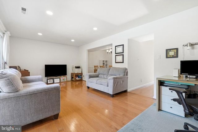 3695 PERSIMMON CIR, Fairfax, VA 22031