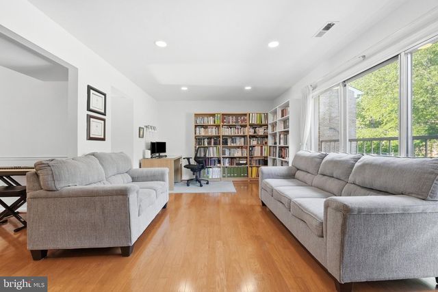 3695 PERSIMMON CIR, Fairfax, VA 22031