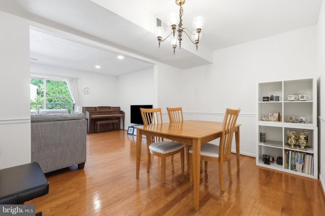 3695 PERSIMMON CIR, Fairfax, VA 22031