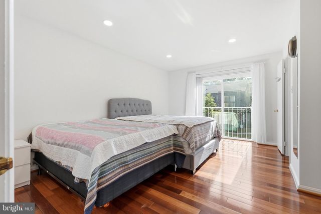 3695 PERSIMMON CIR, Fairfax, VA 22031