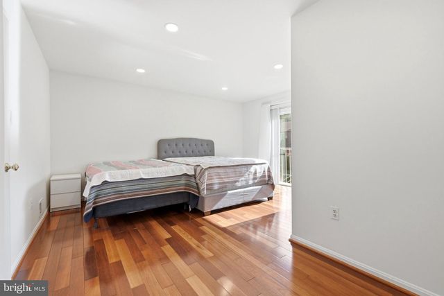 3695 PERSIMMON CIR, Fairfax, VA 22031