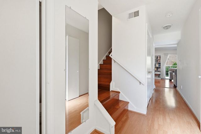 3695 PERSIMMON CIR, Fairfax, VA 22031