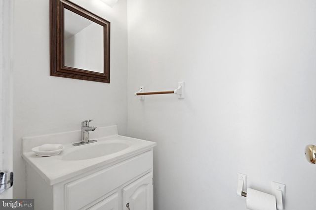 3695 PERSIMMON CIR, Fairfax, VA 22031