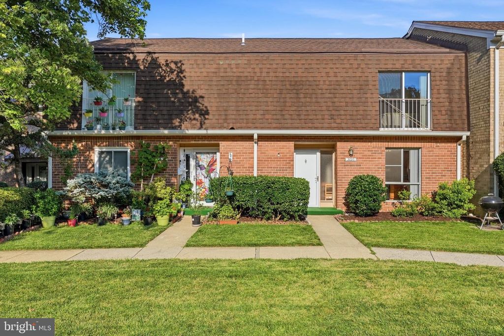 3695 PERSIMMON CIR, Fairfax, VA 22031