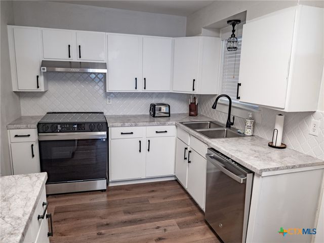 153 W Fm 884, Weesatche, TX 77993