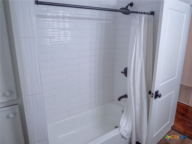 153 W Fm 884, Weesatche, TX 77993