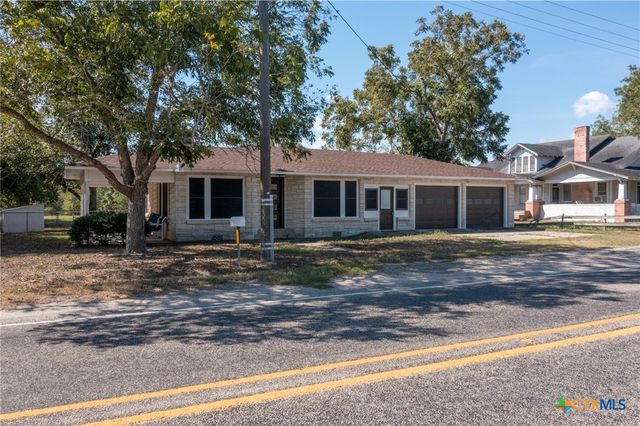 153 W Fm 884, Weesatche, TX 77993