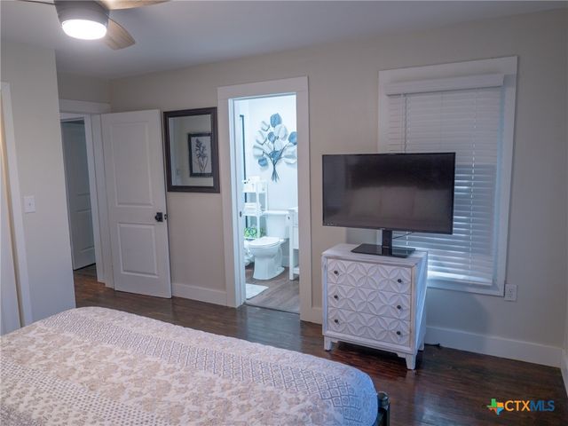 153 W Fm 884, Weesatche, TX 77993