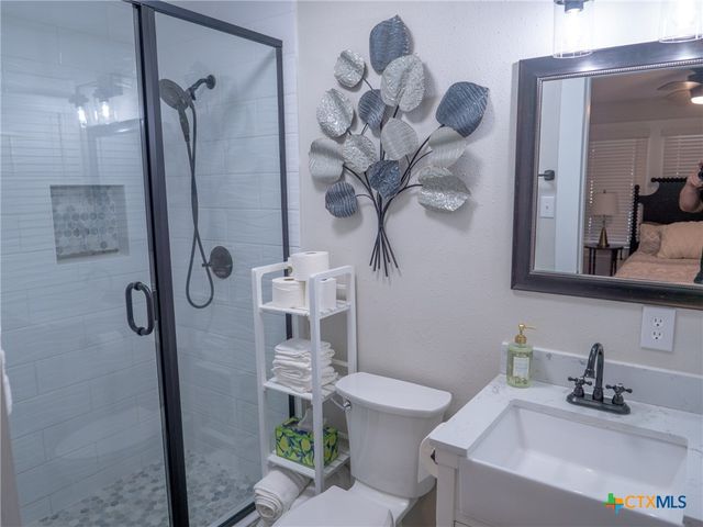 153 W Fm 884, Weesatche, TX 77993