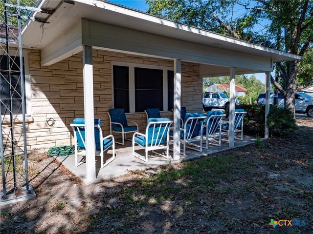 153 W Fm 884, Weesatche, TX 77993