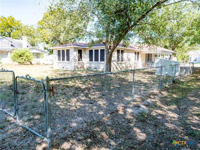 153 W Fm 884, Weesatche, TX 77993