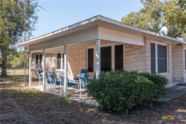 153 W Fm 884, Weesatche, TX 77993