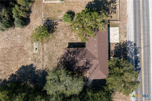 153 W Fm 884, Weesatche, TX 77993