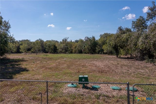 153 W Fm 884, Weesatche, TX 77993