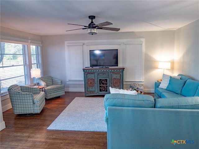 153 W Fm 884, Weesatche, TX 77993