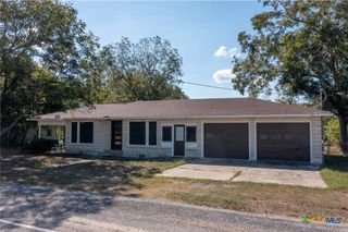 153 W Fm 884, Weesatche, TX 77993