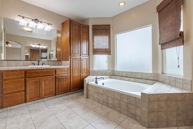 1823 Piedmont Dr, Manteca, CA 95336