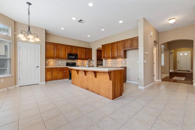 1823 Piedmont Dr, Manteca, CA 95336