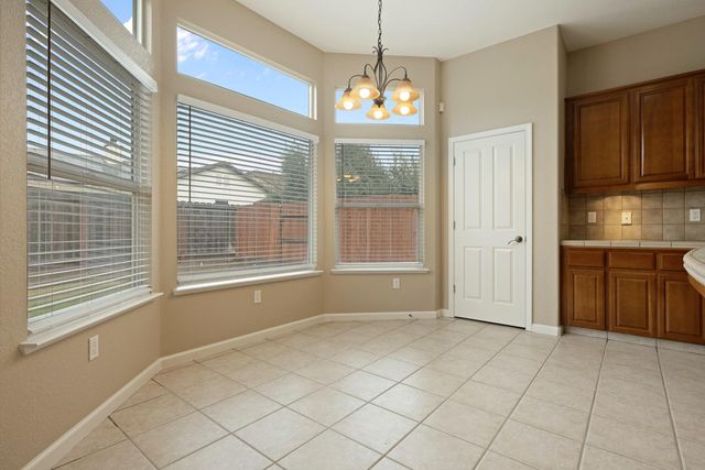 1823 Piedmont Dr, Manteca, CA 95336