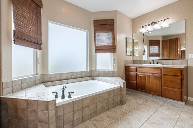 1823 Piedmont Dr, Manteca, CA 95336