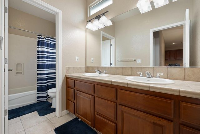 1823 Piedmont Dr, Manteca, CA 95336