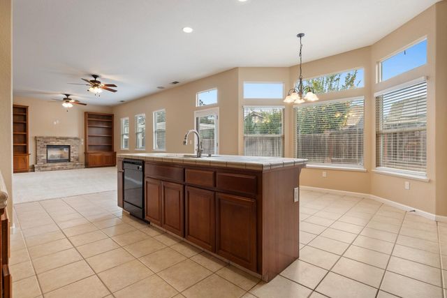 1823 Piedmont Dr, Manteca, CA 95336