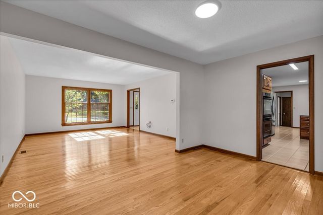 635 White Oak Court, Zionsville, IN 46077