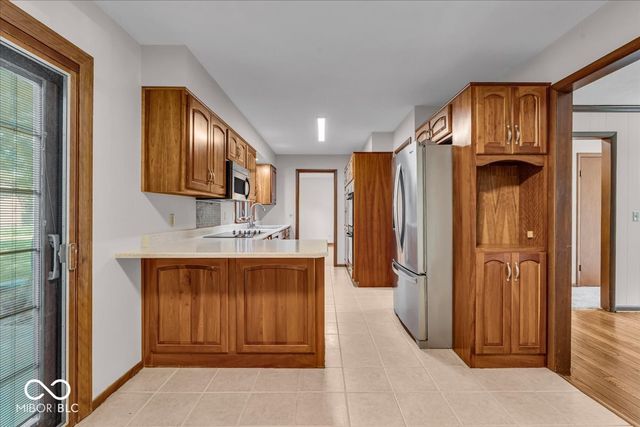 635 White Oak Court, Zionsville, IN 46077