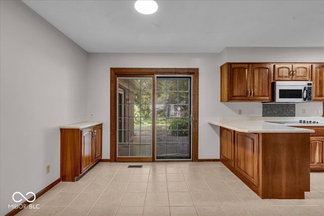 635 White Oak Court, Zionsville, IN 46077