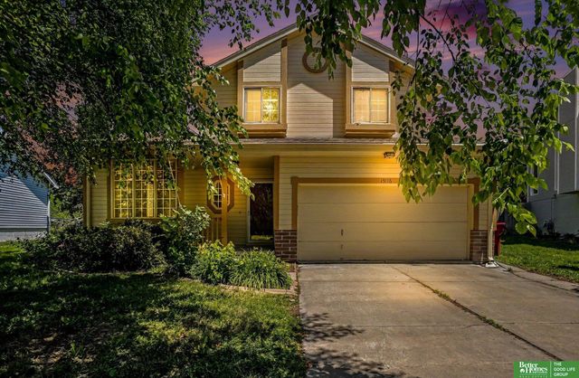 15116 Chalco Pointe Drive, Omaha, NE 68138