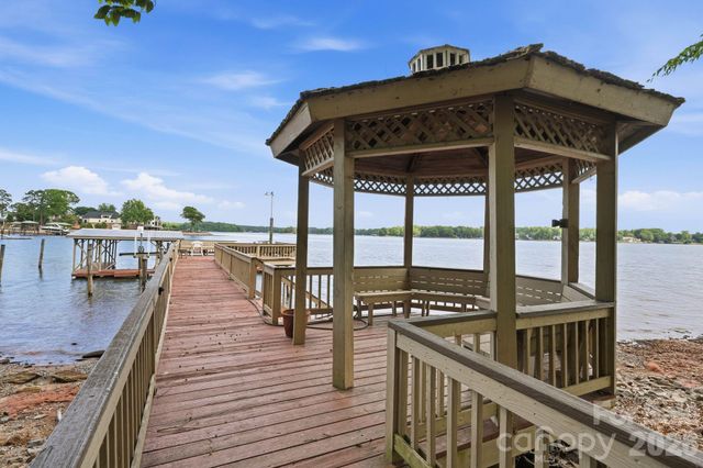 3725 Kingfisher Lane, Terrell, NC 28682