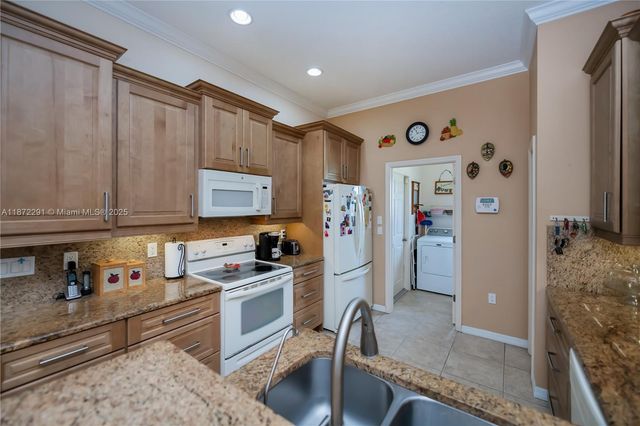 1115 Comet Ave, La Belle, FL 33935