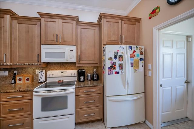 1115 Comet Ave, La Belle, FL 33935