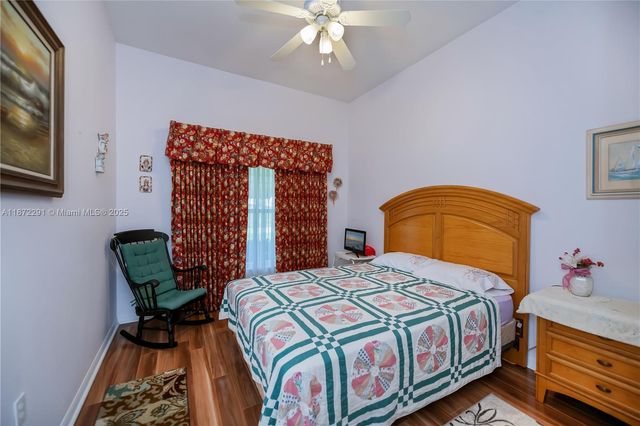 1115 Comet Ave, La Belle, FL 33935