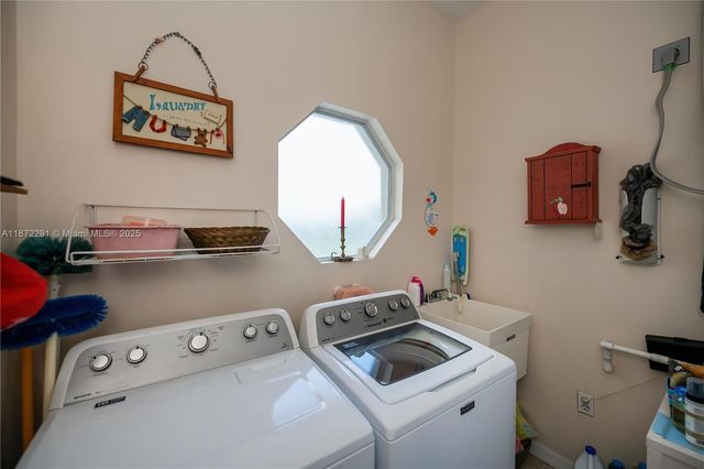 1115 Comet Ave, La Belle, FL 33935