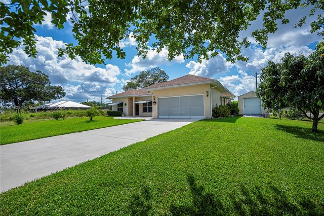 1115 Comet Ave, La Belle, FL 33935