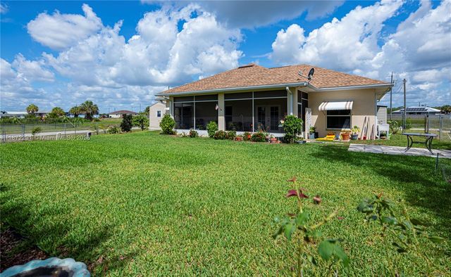 1115 Comet Ave, La Belle, FL 33935