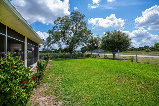1115 Comet Ave, La Belle, FL 33935
