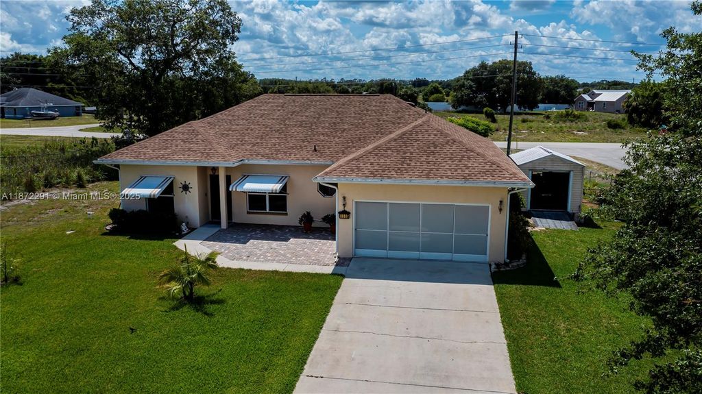 1115 Comet Ave, La Belle, FL 33935