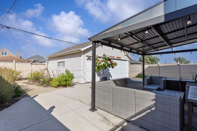 6110 S Normandy Avenue, Chicago, IL 60638