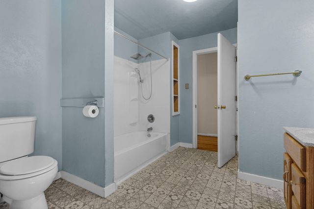 18439 Old Oasis Road, Redding, CA 96003