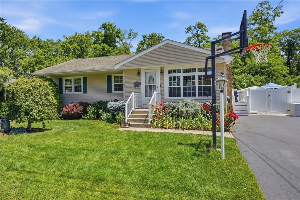 72 Fairweather Avenue, Cranston, RI 02910