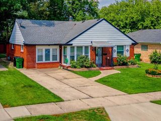 920 Suffolk Avenue, Westchester, IL 60154