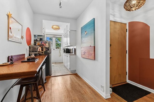 1210 W Jarvis Avenue 2N, Chicago, IL 60626