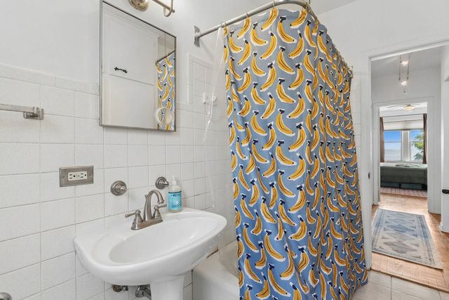 1210 W Jarvis Avenue 2N, Chicago, IL 60626