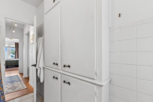 1210 W Jarvis Avenue 2N, Chicago, IL 60626