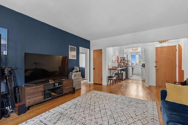 1210 W Jarvis Avenue 2N, Chicago, IL 60626