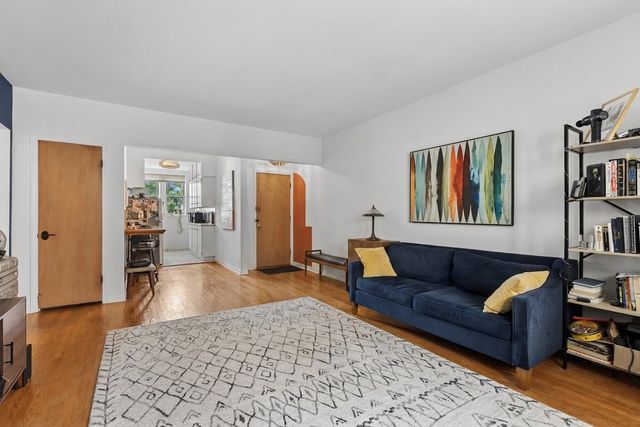 1210 W Jarvis Avenue 2N, Chicago, IL 60626