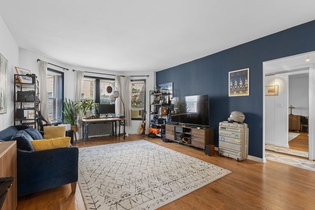 1210 W Jarvis Avenue 2N, Chicago, IL 60626